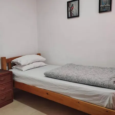 24d-1-комната в квартире для 1 человек Homestay Alicante